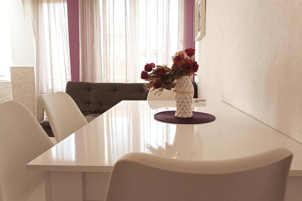 Sunny 2-Bedroom Maisonette Varna & Parking Exterior foto
