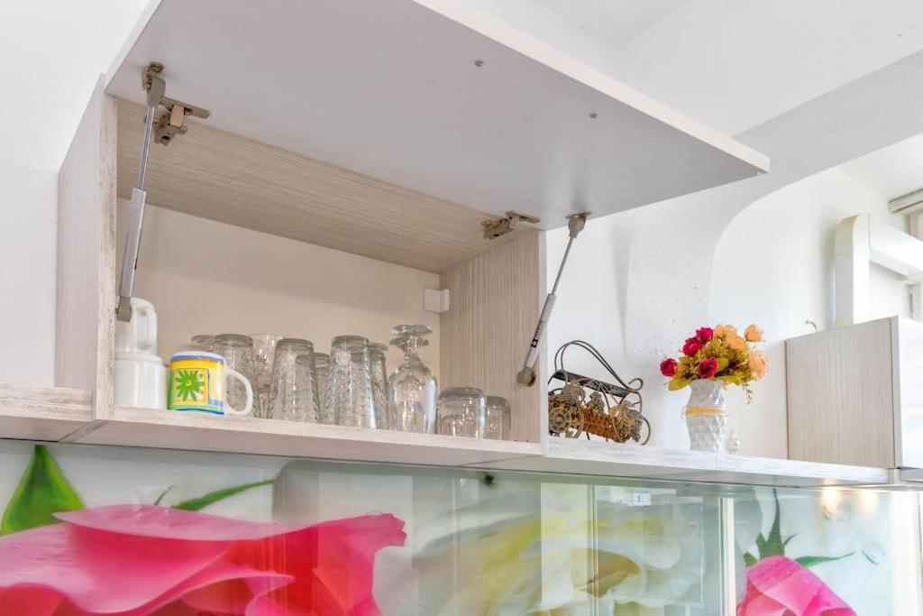 Sunny 2-Bedroom Maisonette Varna & Parking Exterior foto